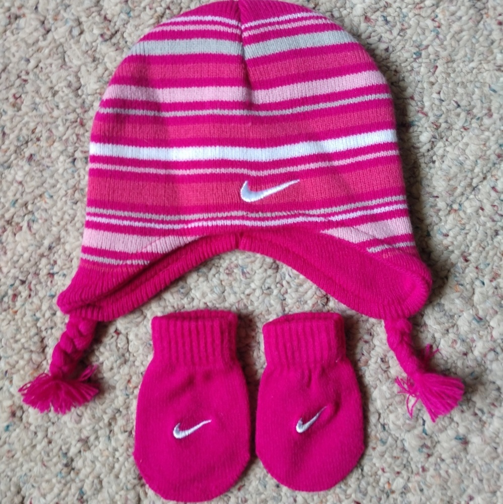 Nike hat and mittens